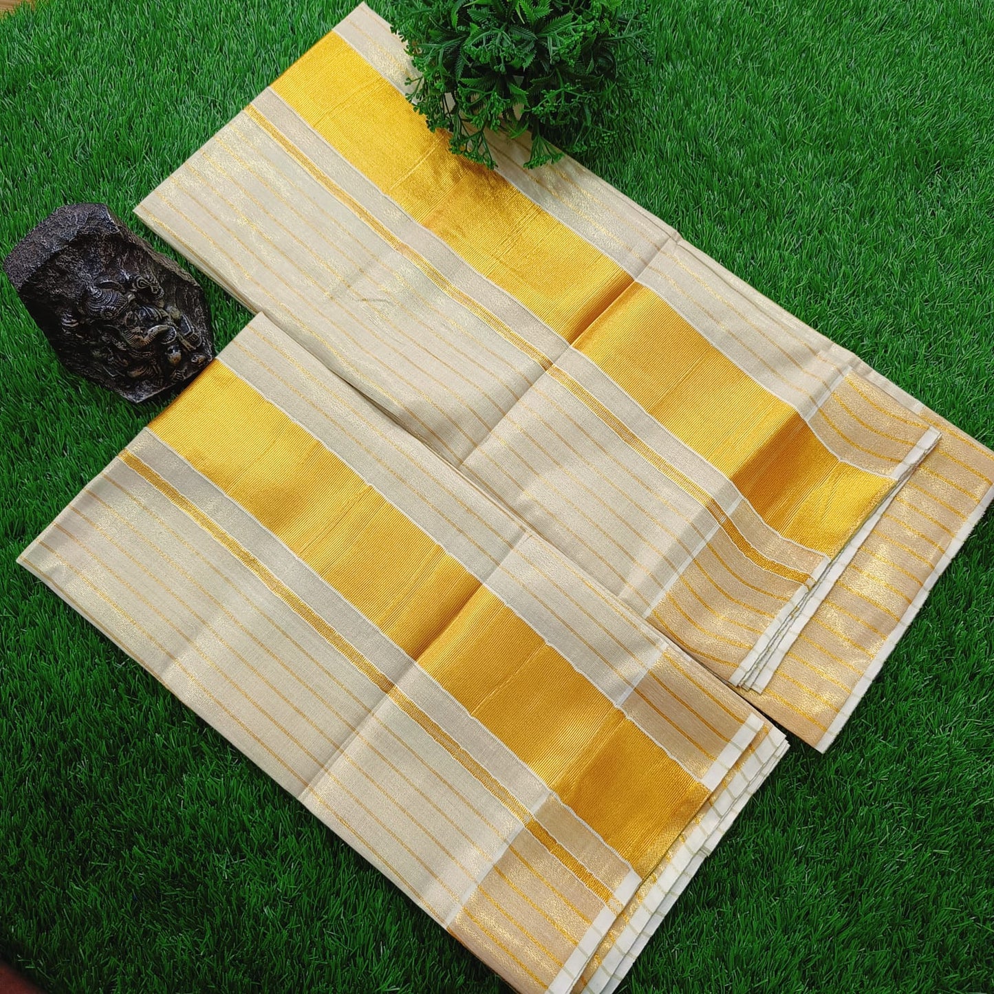Golden Tissue Liners Settumund