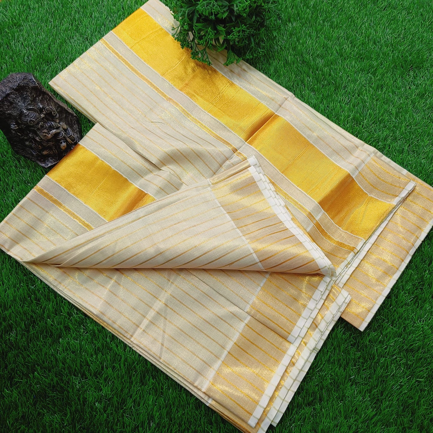 Golden Tissue Liners Settumund