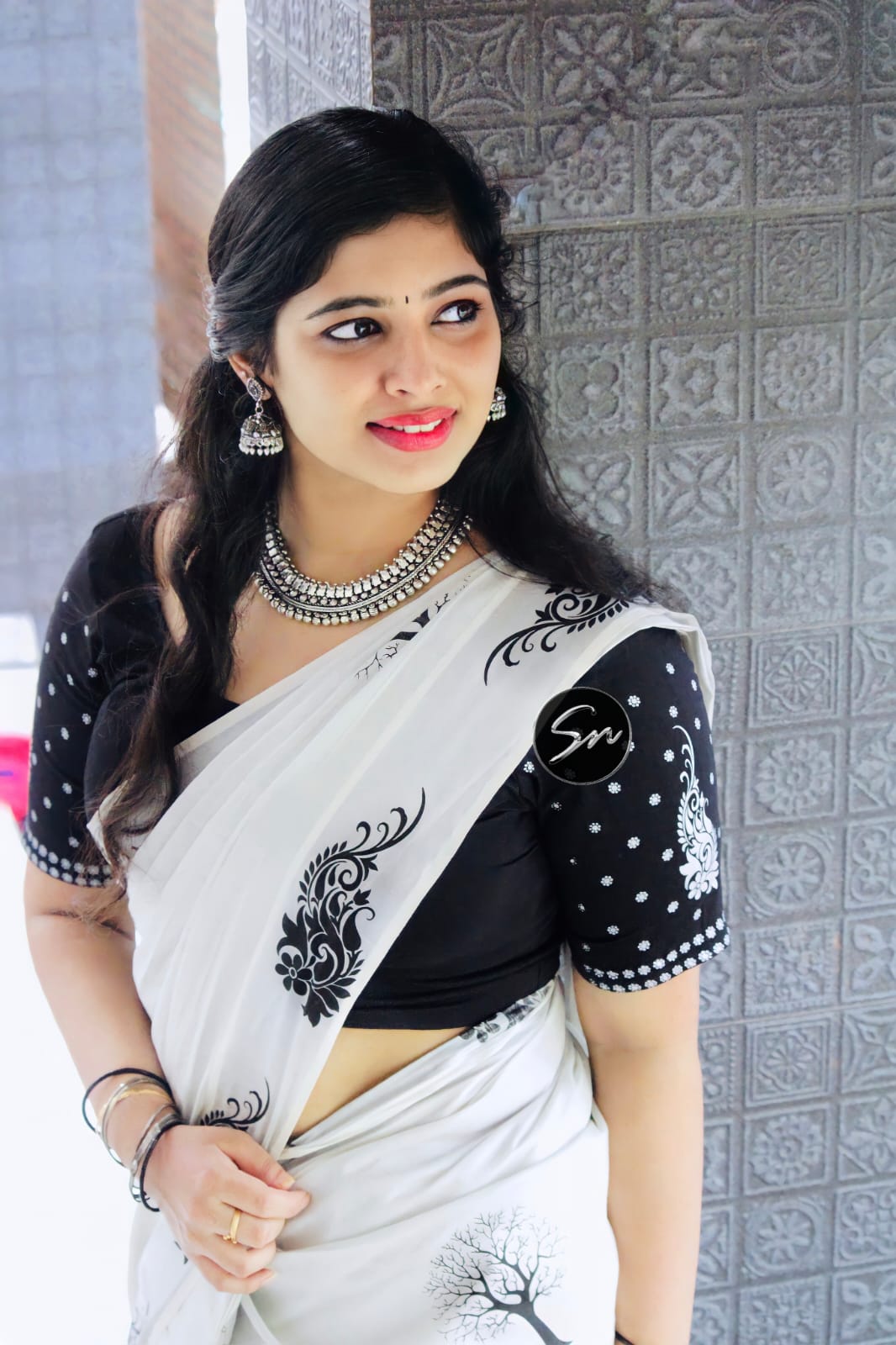Printed Silvertissue Saree With Matching Blouse