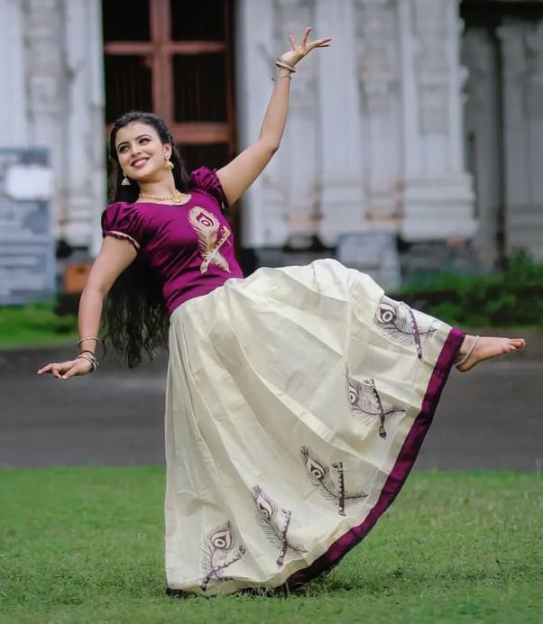 Printed Golden Tissue pattupavada