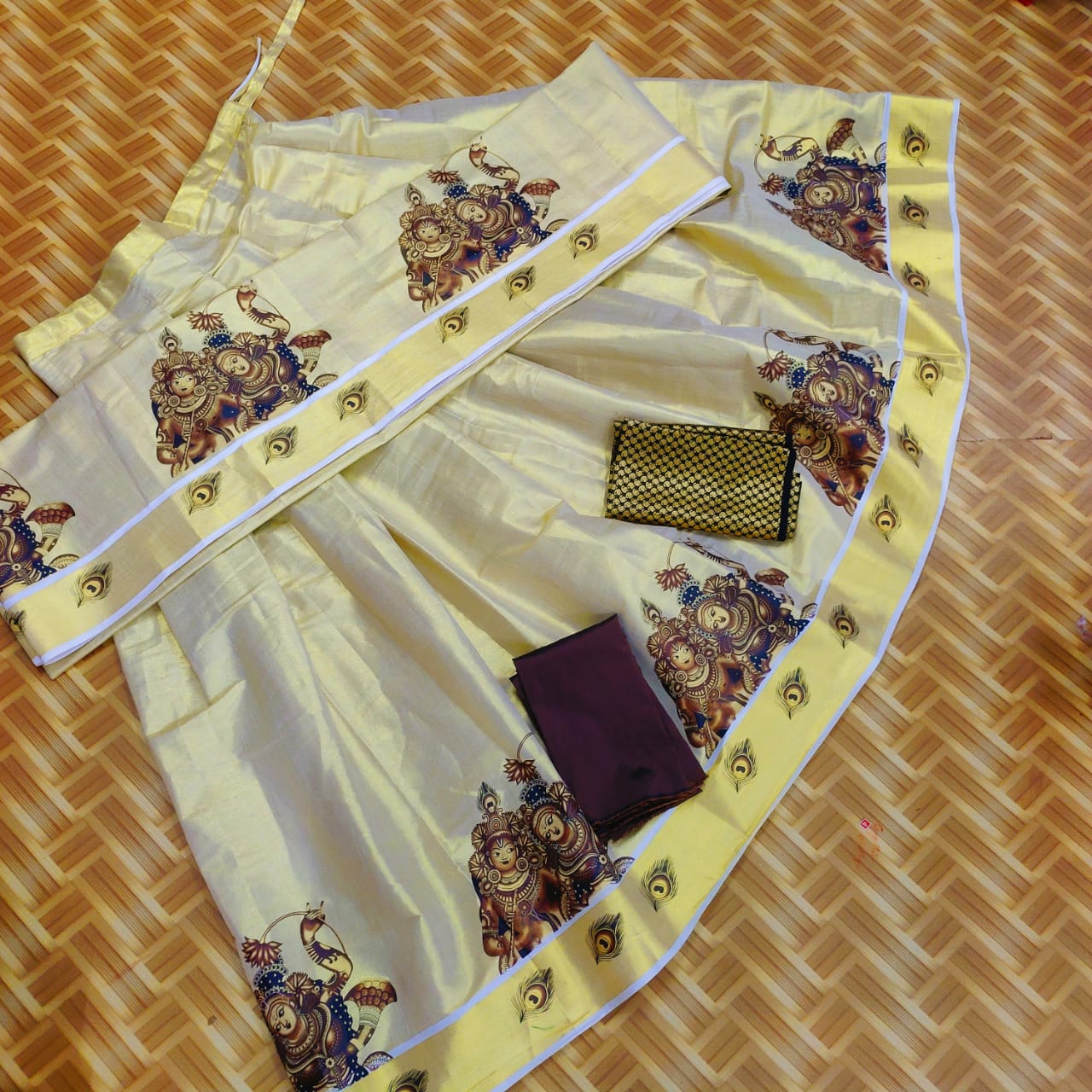 Golden Tissue Mural Print Dhavani set