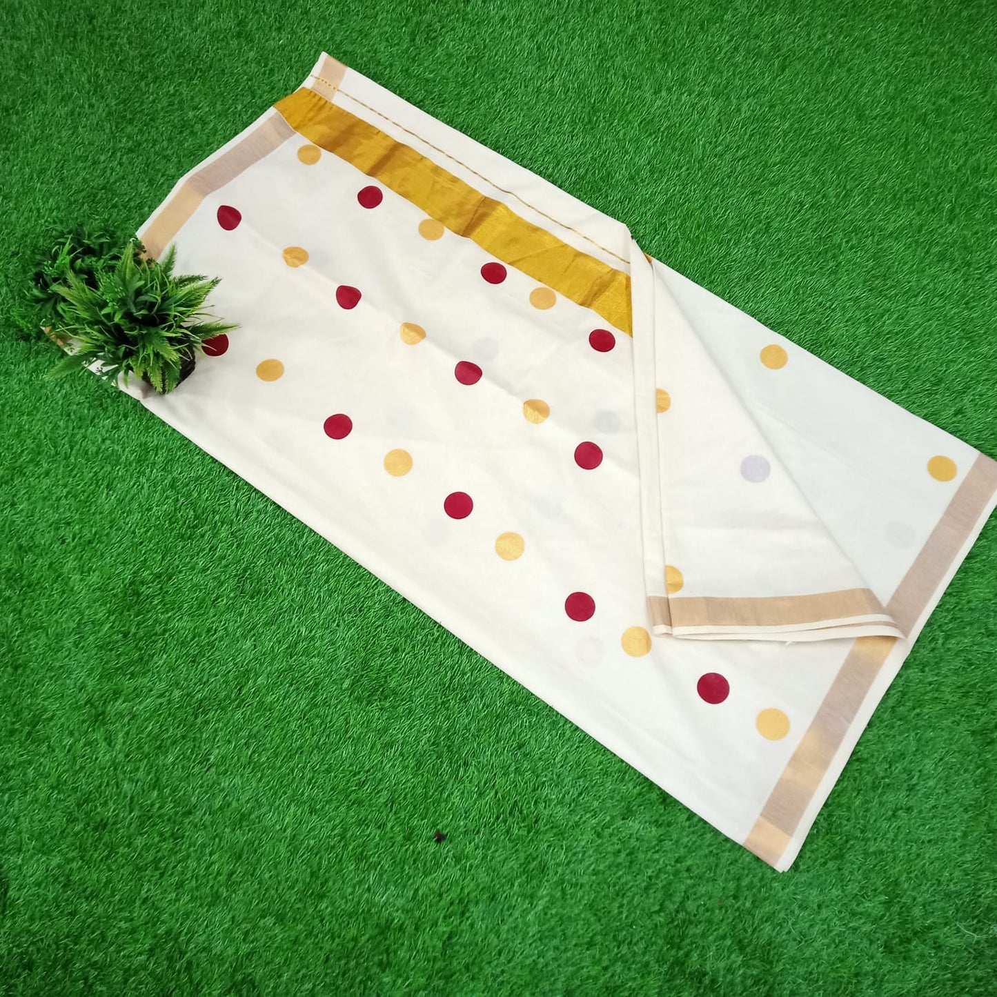 Polka dot cotton saree