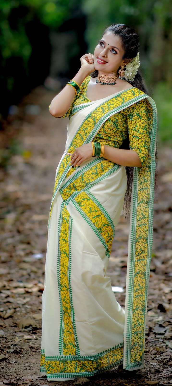 Kannikonna Floral Print Kerala Set Mundu Saree with Green Border