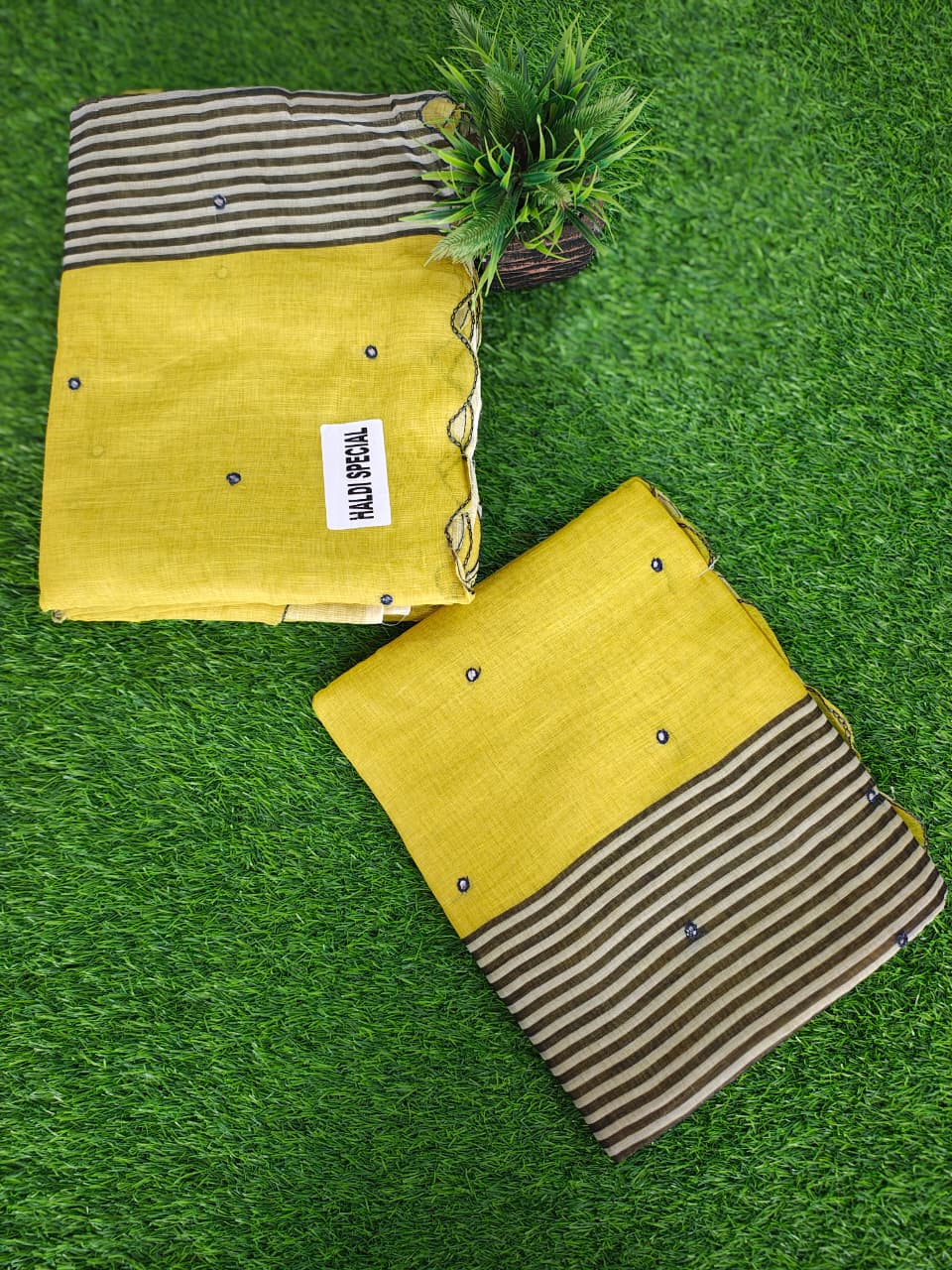 π Sunflower Grace Linen Cotton Saree with Sequins Work Pallu 