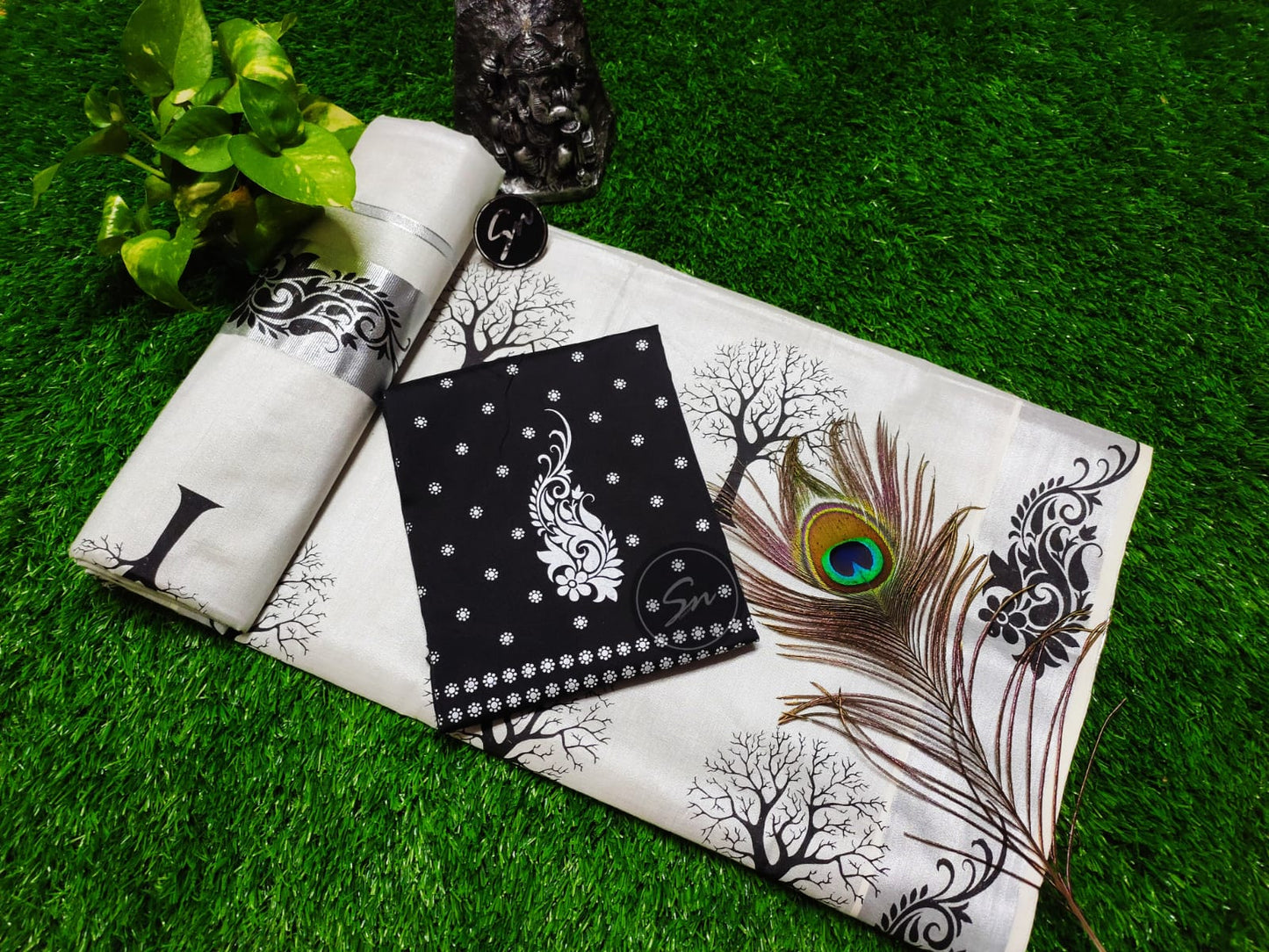 Printed Silvertissue Saree With Matching Blouse