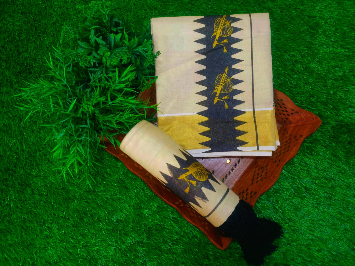 Golden tissue settumund with tussle work