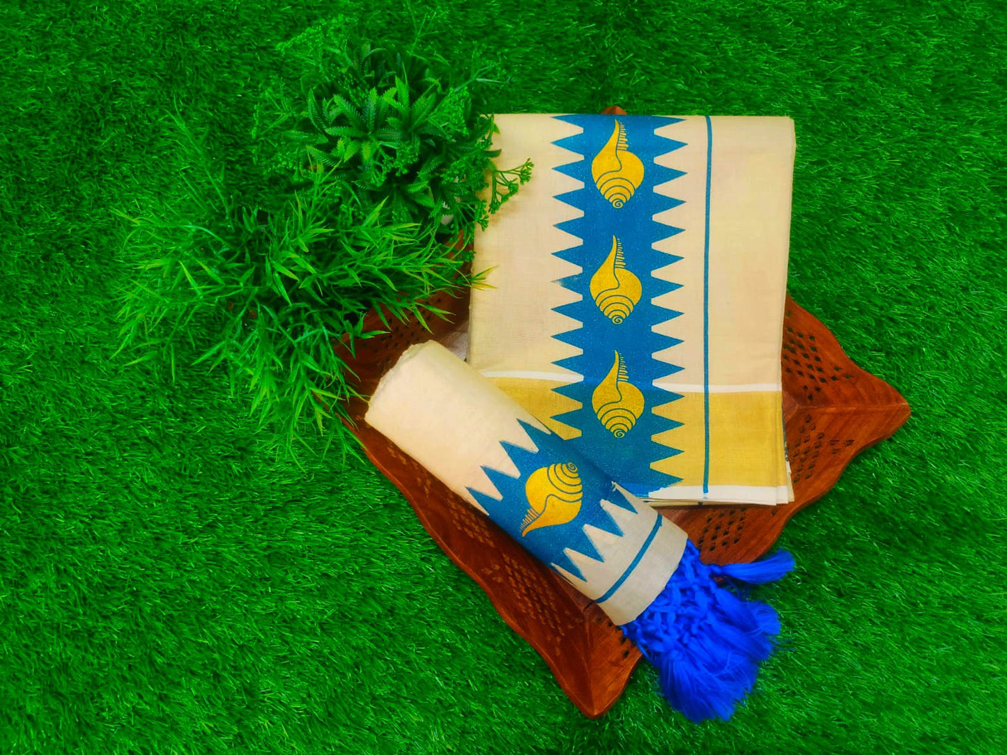 Golden tissue settumund with tussle work