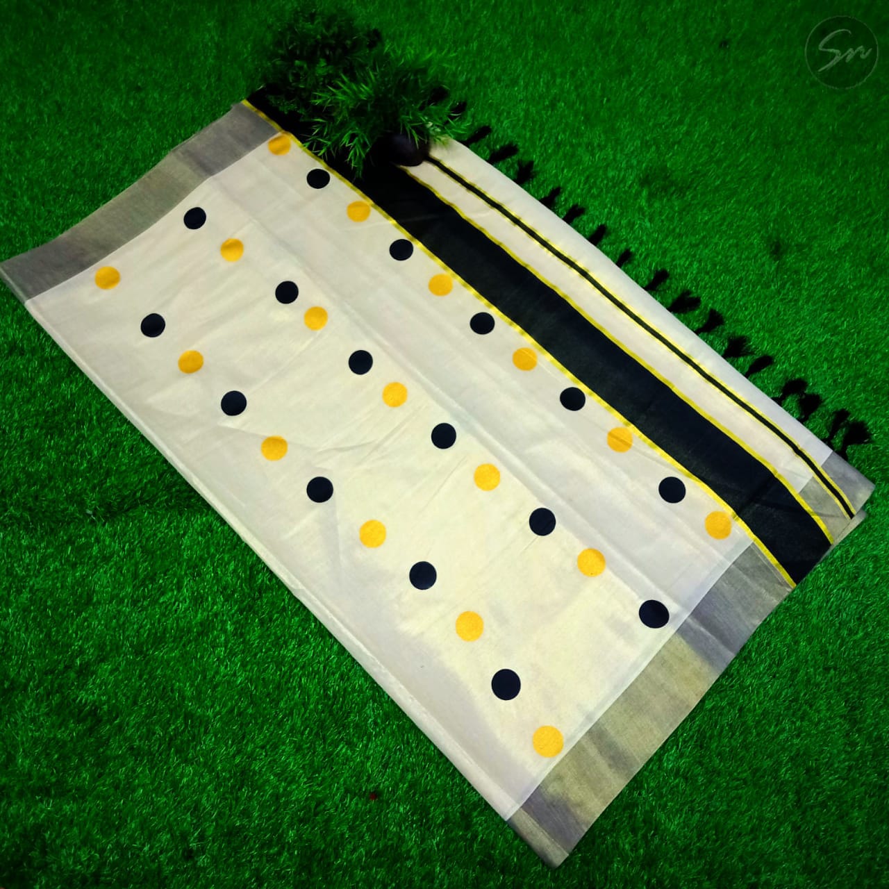 Tredy design Polka dot Printed golden Tissue saree