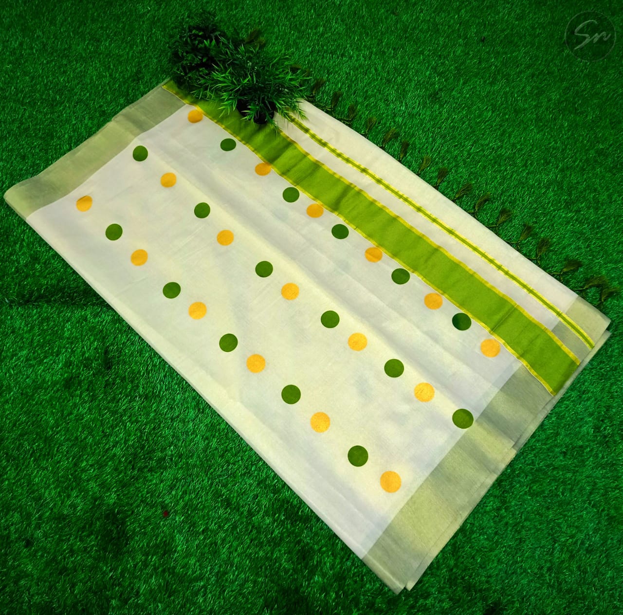 Tredy design Polka dot Printed golden Tissue saree