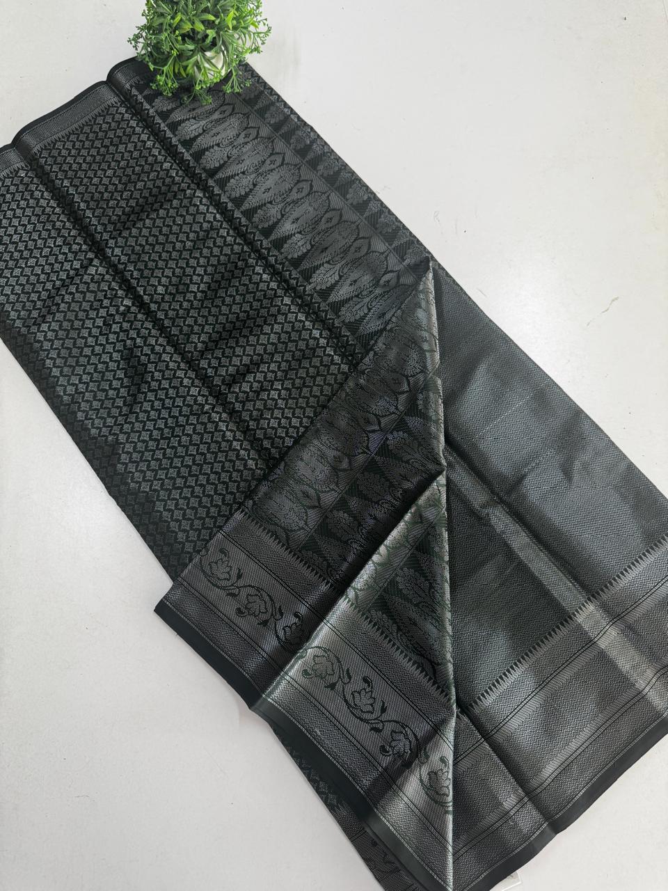 Elegant Semi Silk Saree with Rich Zari Weave*❤️