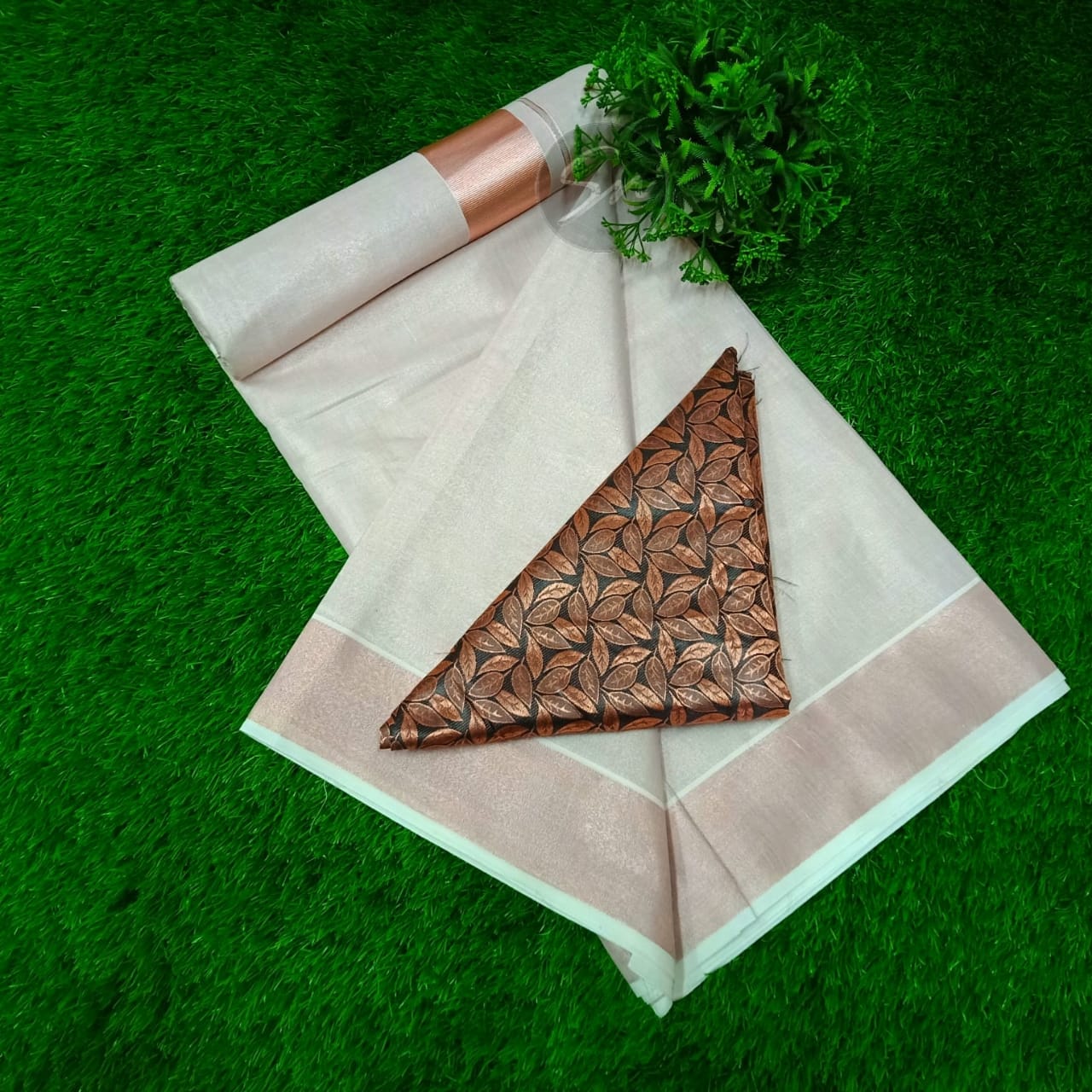 RoseGold saree With Matching Broadcade Blouse