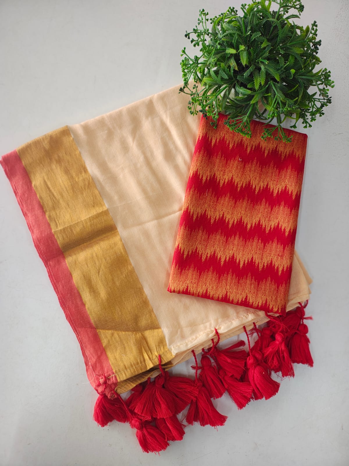 ♥️ _Elegant Mul Mul Cotton Saree – Soft, Breathable &amp; Festive Grace♥️_