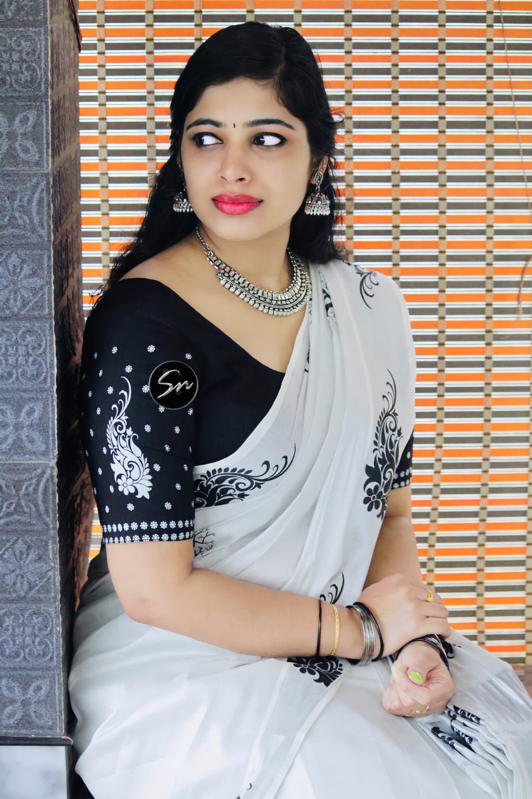 Printed Silvertissue Saree With Matching Blouse
