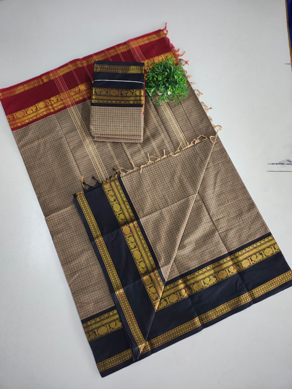 ♥️ *Elegant Pure Cotton Saree with Classic Golden Border♥️&nbsp;