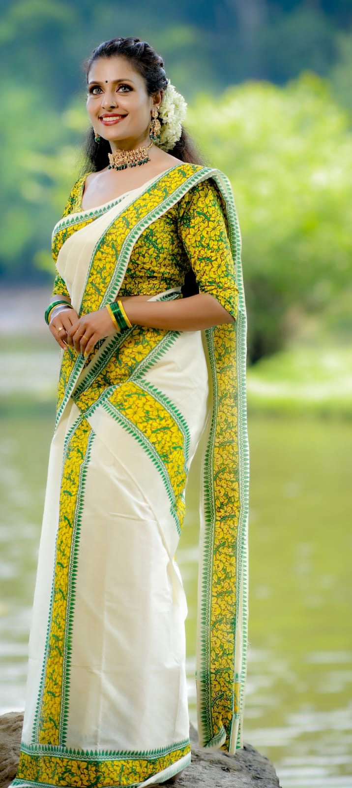 Kannikonna Floral Print Kerala Set Mundu Saree with Green Border