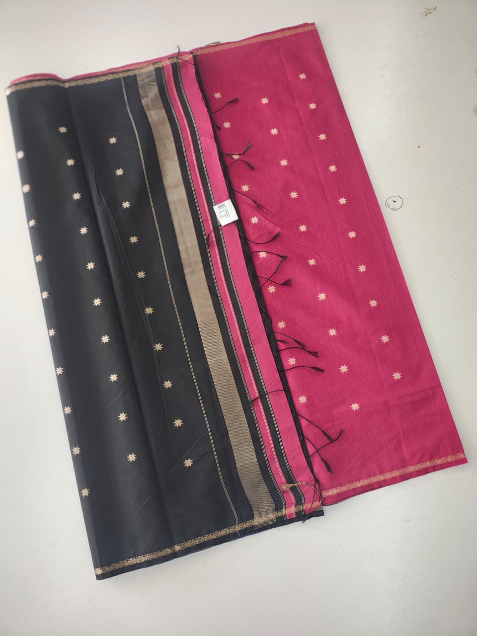 Maheswari Cotton Saree with Small Golden Puttas – | Elegant Traditional Wear